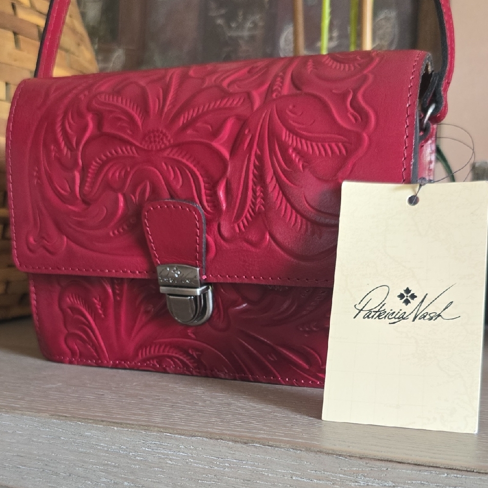 Patricia Nash Red Floral Embossed Shoulder Bag .🥰